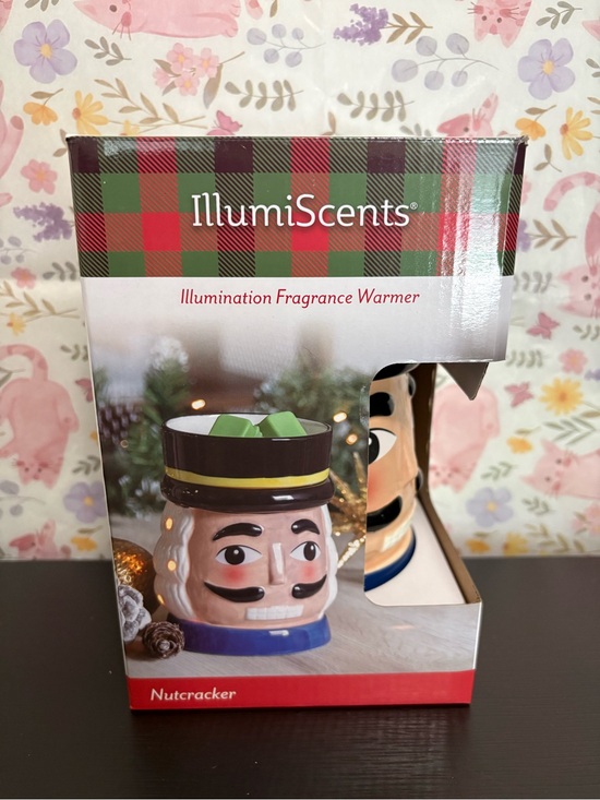 Other - Illumiscents Illumination fragrance wax warmer lighted Nutcracker Christmas. PO